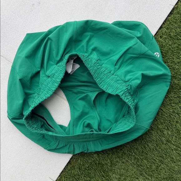 Lululemon Hotty Hot low Rise Lined Short 2.5" - Size 6 - Picture 3 of 6